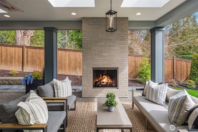 18660 NE 53rd Street, Redmond, WA 98052