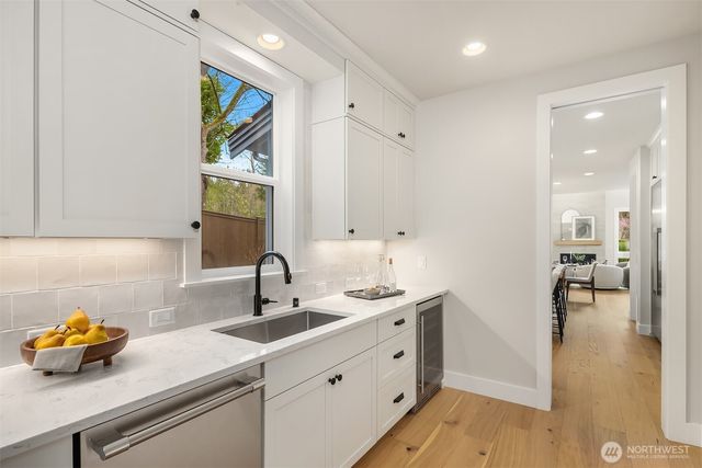 18660 NE 53rd Street, Redmond, WA 98052