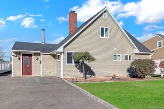 24 Wheelbarrow Lane, Wantagh, NY 11793