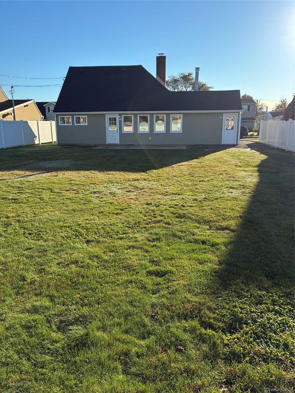 24 Wheelbarrow Lane, Wantagh, NY 11793 — photo 2