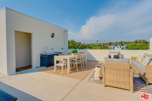 714 N. Chestnut Avenue, Los Angeles, CA 90042