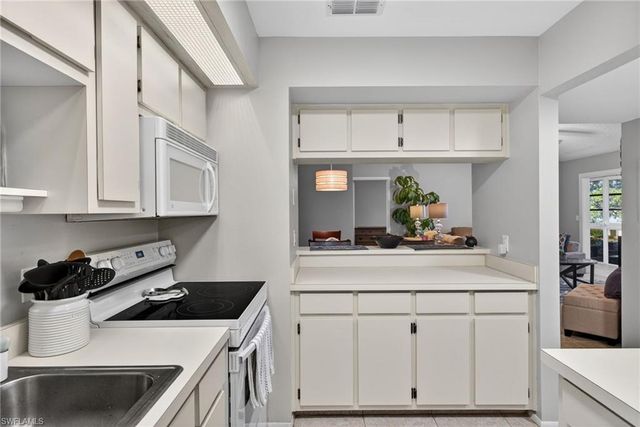 8081 S Woods CIR # 8, Fort Myers, FL 33919