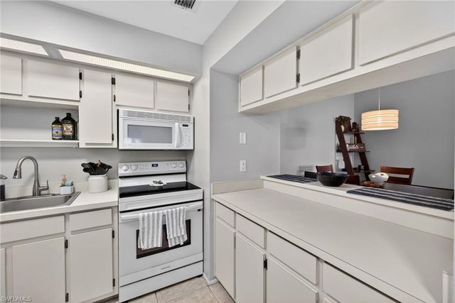 8081 S Woods CIR # 8, Fort Myers, FL 33919