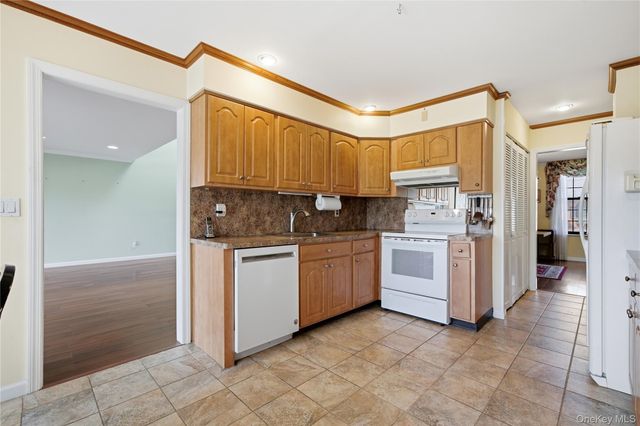 282 Helm Lane, Bay Shore, NY 11706