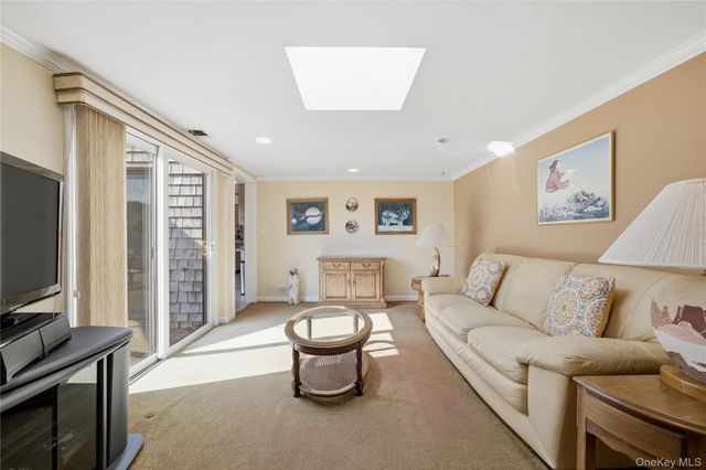282 Helm Lane, Bay Shore, NY 11706