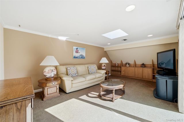 282 Helm Lane, Bay Shore, NY 11706
