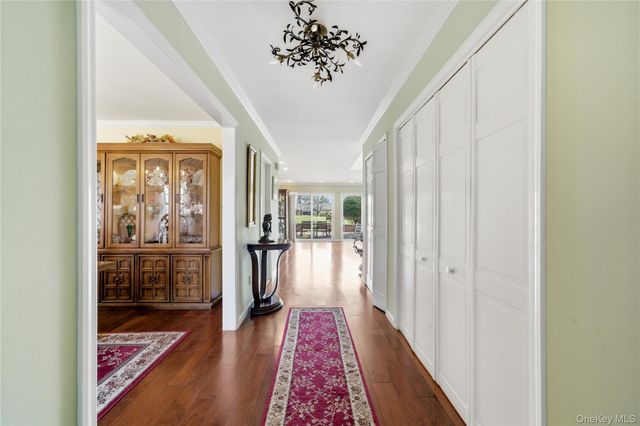 282 Helm Lane, Bay Shore, NY 11706