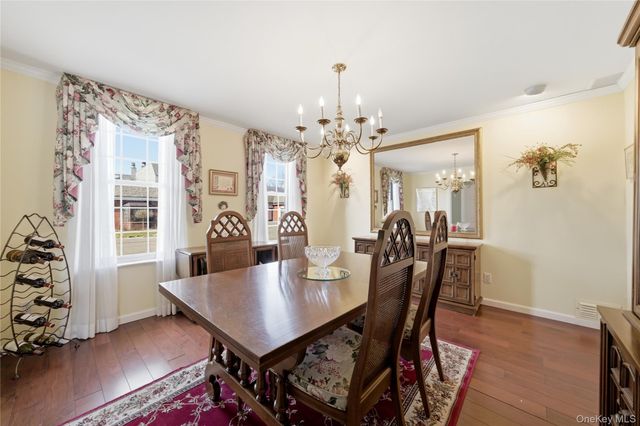 282 Helm Lane, Bay Shore, NY 11706