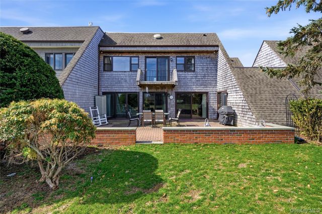 282 Helm Lane, Bay Shore, NY 11706