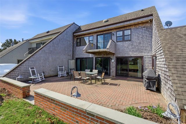 282 Helm Lane, Bay Shore, NY 11706