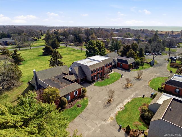 282 Helm Lane, Bay Shore, NY 11706