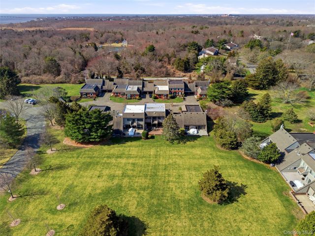 282 Helm Lane, Bay Shore, NY 11706