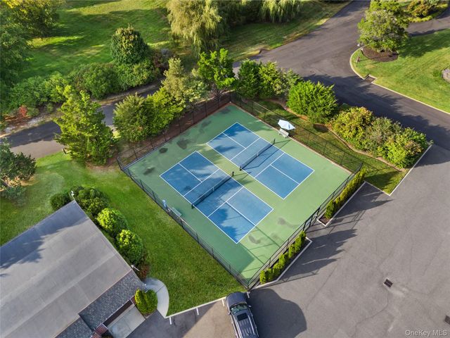 282 Helm Lane, Bay Shore, NY 11706