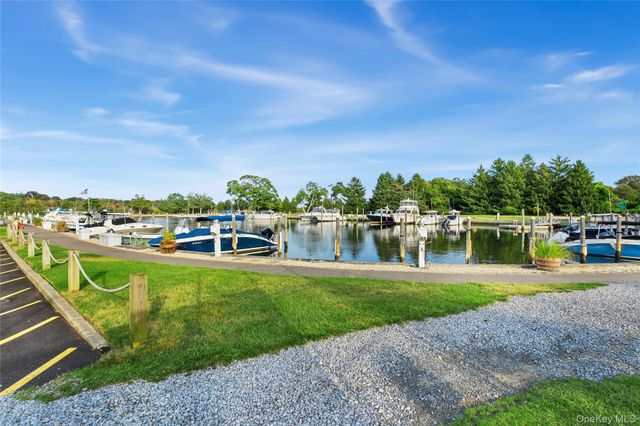 282 Helm Lane, Bay Shore, NY 11706