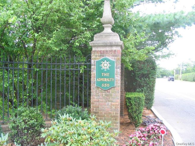 282 Helm Lane, Bay Shore, NY 11706