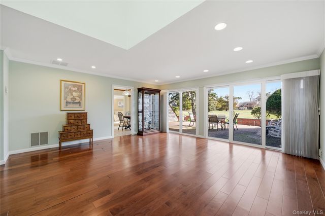 282 Helm Lane, Bay Shore, NY 11706