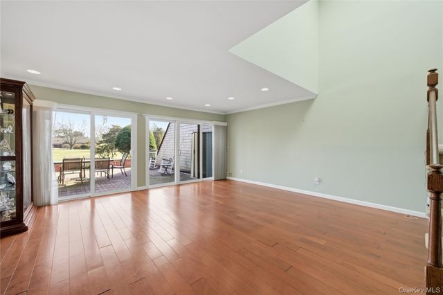 282 Helm Lane, Bay Shore, NY 11706