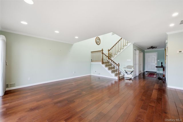 282 Helm Lane, Bay Shore, NY 11706
