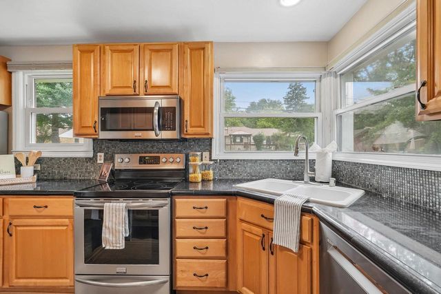 180 N Elmridge AVENUE, Brookfield, WI 53005
