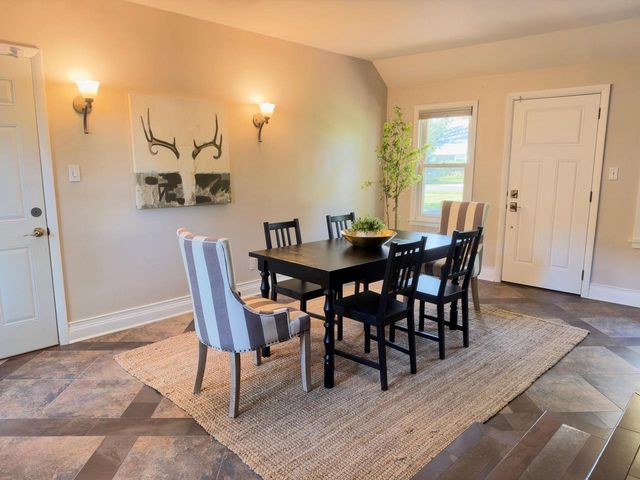 180 N Elmridge AVENUE, Brookfield, WI 53005