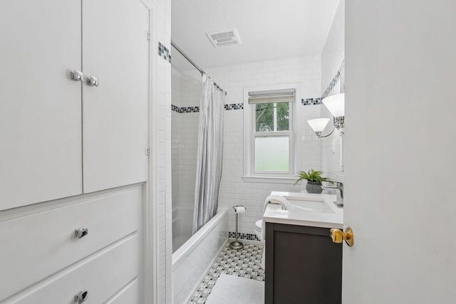 180 N Elmridge AVENUE, Brookfield, WI 53005