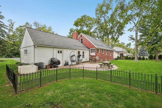 180 N Elmridge AVENUE, Brookfield, WI 53005