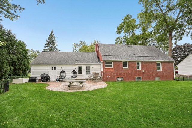 180 N Elmridge AVENUE, Brookfield, WI 53005