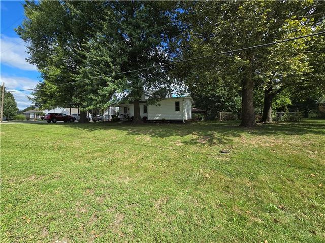 2006 Eastridge Drive, Excelsior Springs, MO 64024