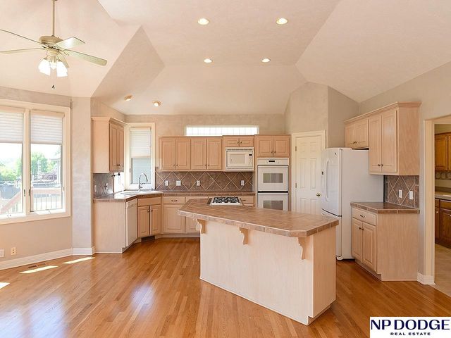 2409 Leigh Lane, Papillion, NE 68133