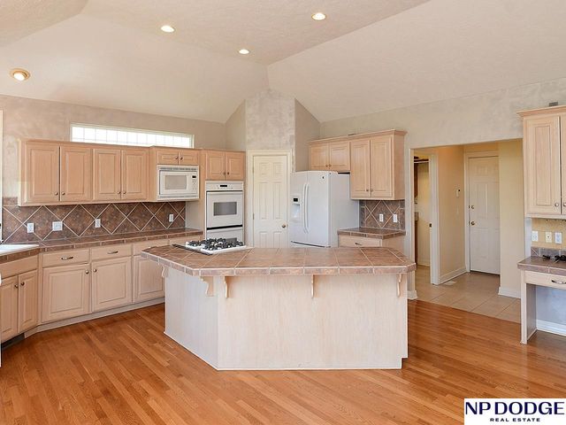 2409 Leigh Lane, Papillion, NE 68133