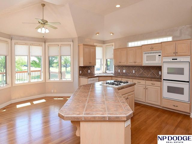2409 Leigh Lane, Papillion, NE 68133
