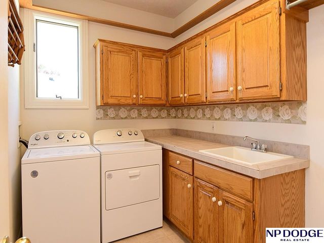 2409 Leigh Lane, Papillion, NE 68133