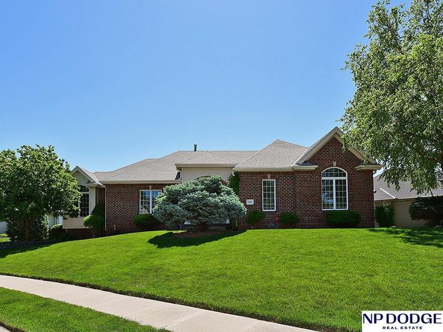 2409 Leigh Lane, Papillion, NE 68133