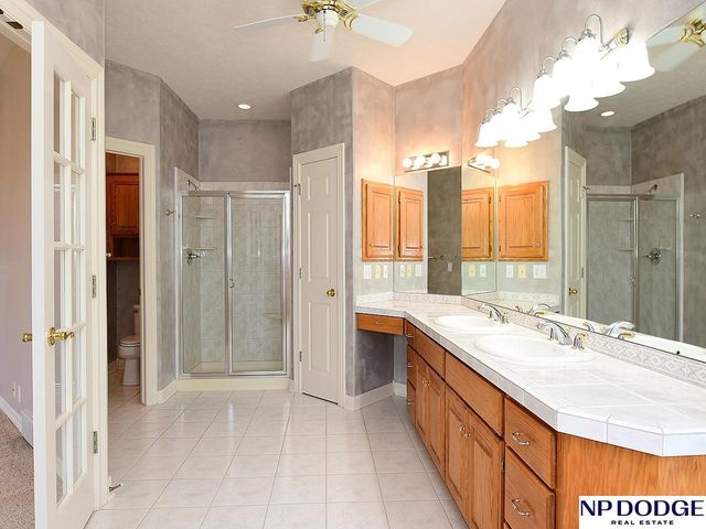 2409 Leigh Lane, Papillion, NE 68133