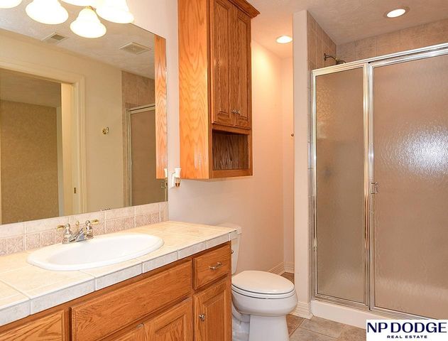 2409 Leigh Lane, Papillion, NE 68133