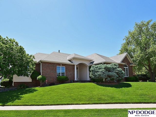 2409 Leigh Lane, Papillion, NE 68133