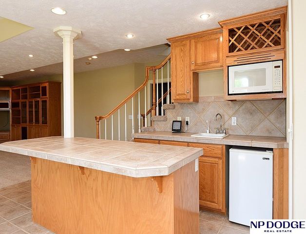 2409 Leigh Lane, Papillion, NE 68133