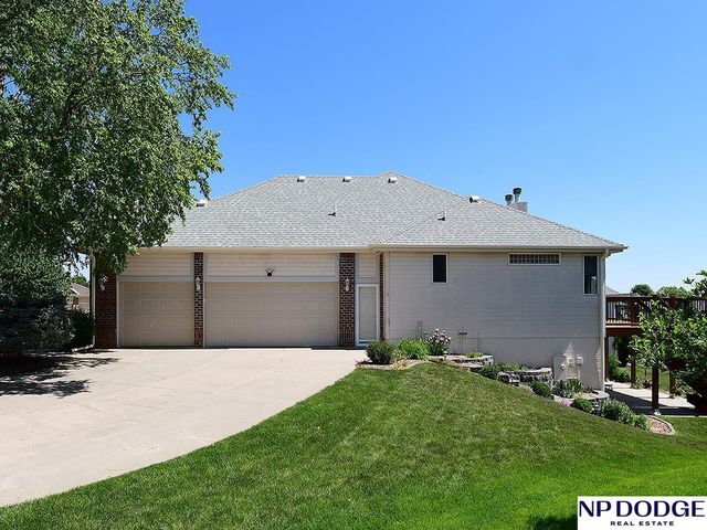 2409 Leigh Lane, Papillion, NE 68133