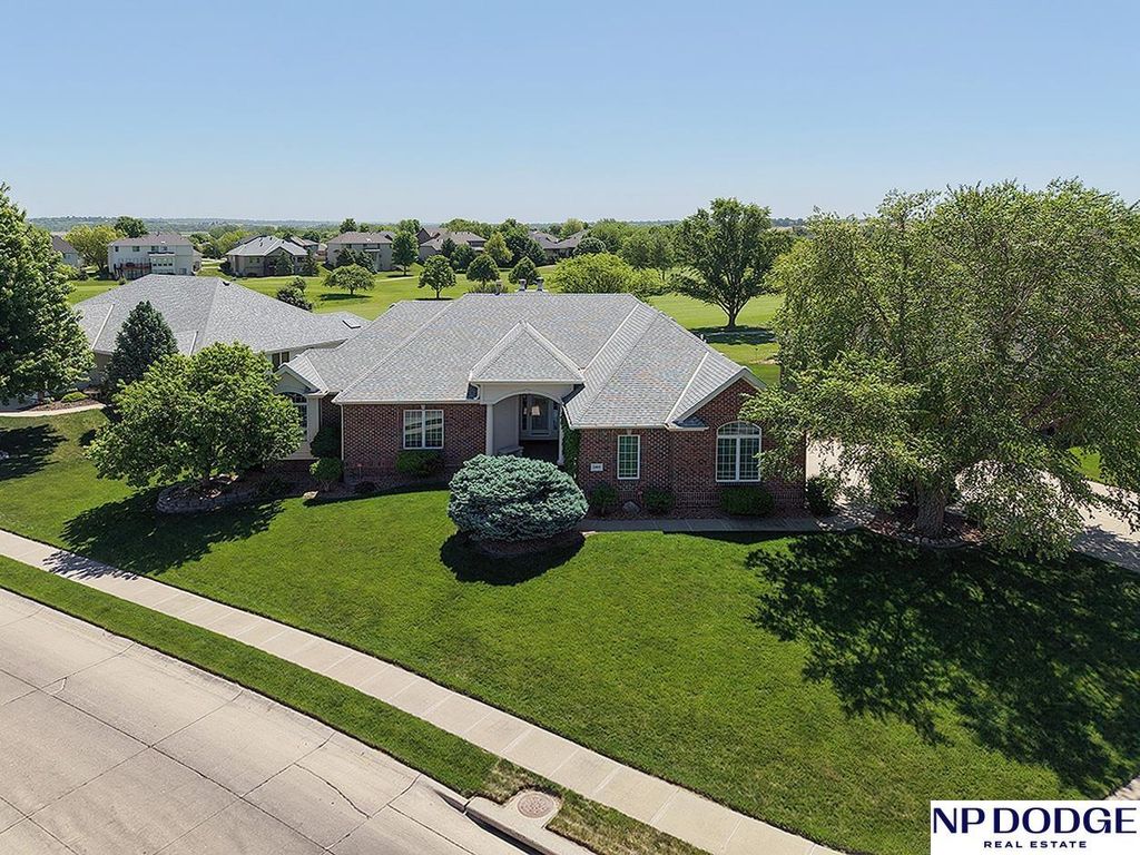 2409 Leigh Lane, Papillion, NE 68133