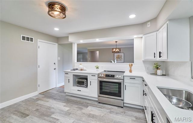 1700 Saint Denis Street, Florissant, MO 63033