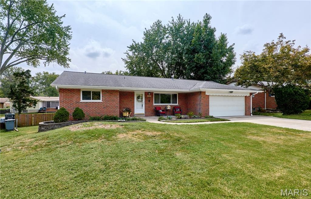 1700 Saint Denis Street, Florissant, MO 63033
