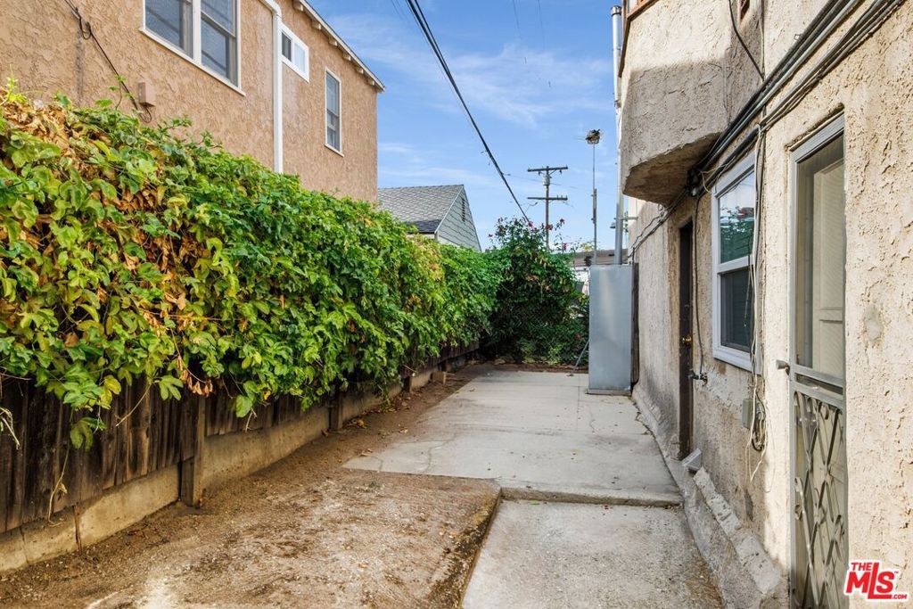 Image 13 of property listing at 4558 Paulhan Avenue, Los Angeles, CA 90041