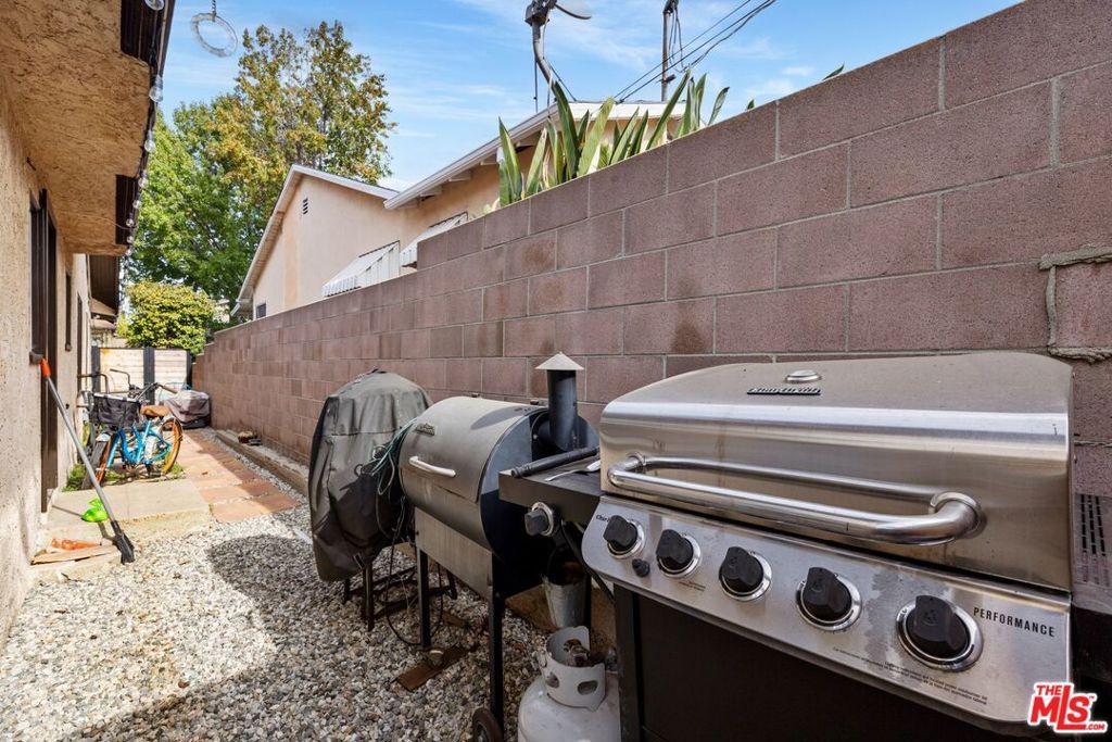 Image 24 of property listing at 4558 Paulhan Avenue, Los Angeles, CA 90041