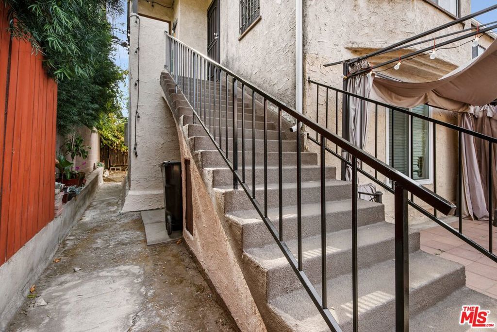 Image 9 of property listing at 4558 Paulhan Avenue, Los Angeles, CA 90041