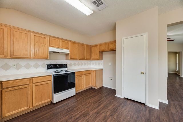 636 Canyon Place, Desoto, TX 75115