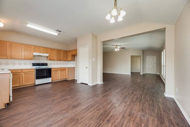 636 Canyon Place, Desoto, TX 75115