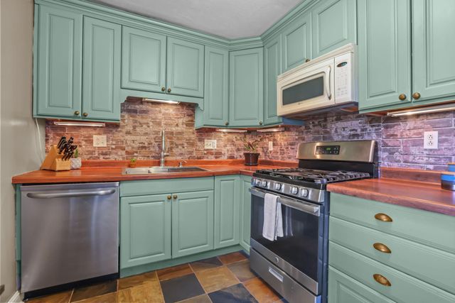 2693 5th Street E, Maplewood, MN 55119