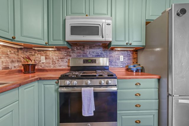 2693 5th Street E, Maplewood, MN 55119
