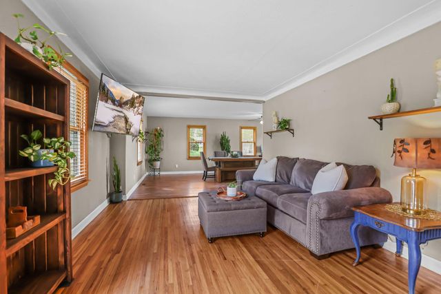 2693 5th Street E, Maplewood, MN 55119