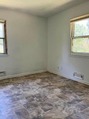 8958 E 54th Street S, Raytown, MO 64133